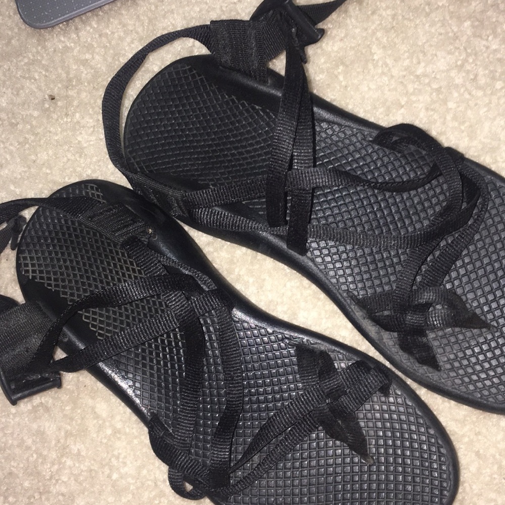 Women’s black Chaco’s with toe strap